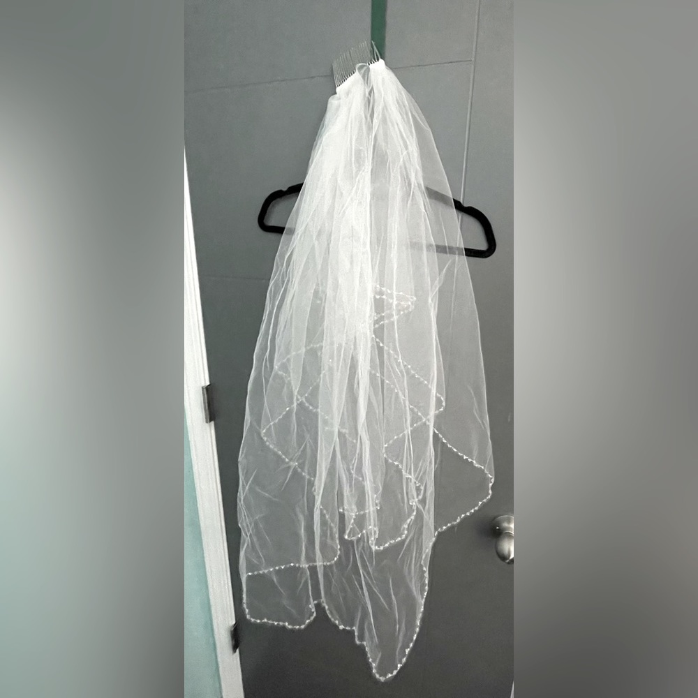 Cascading beaded edge veil